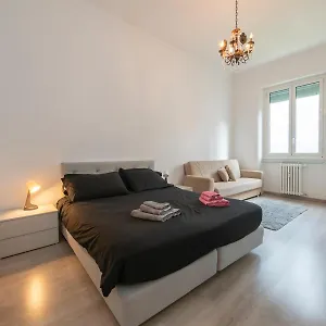 Italstay - Centrale-garibaldi - Pet Friendly Apartamento