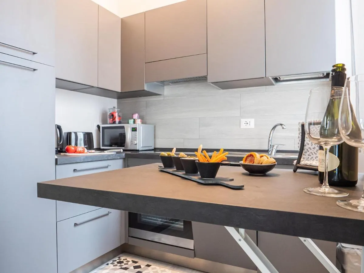The Best Rent - Apartment With Balcony In Milan Downtown Italy